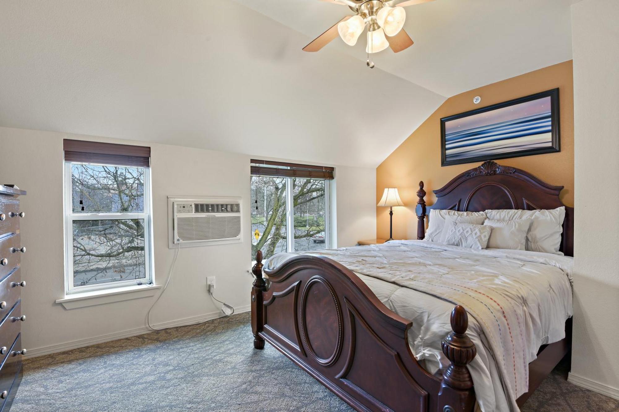 Maple Leaf Manor Suites スポーケン エクステリア 写真