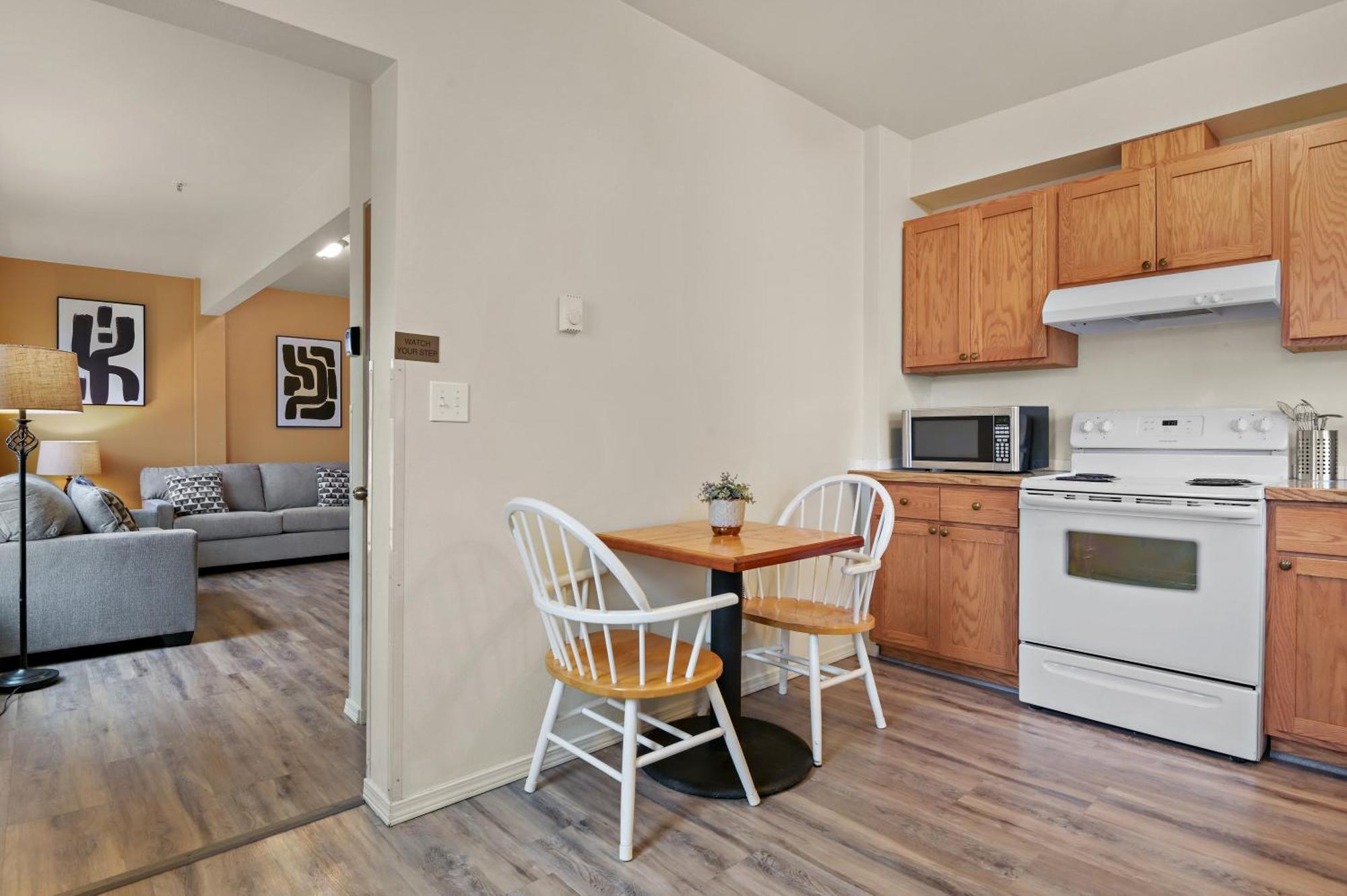 Maple Leaf Manor Suites スポーケン エクステリア 写真